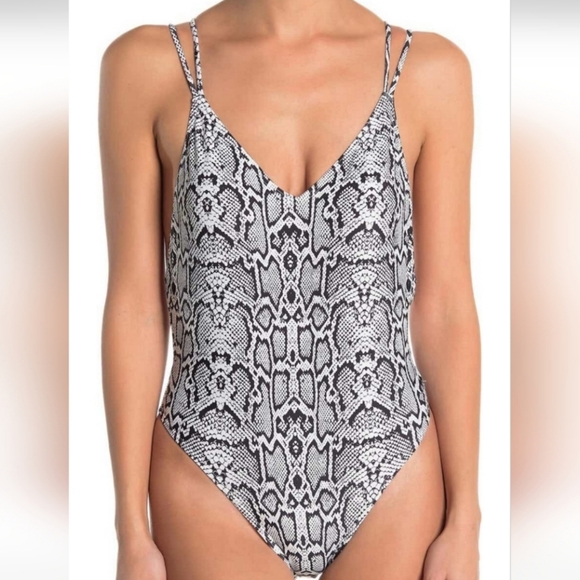 Kendall & Kylie Other - Kendall + Kylie NWT Snakeskin Print One-Piece Swimsuit Size Small In White/Black
